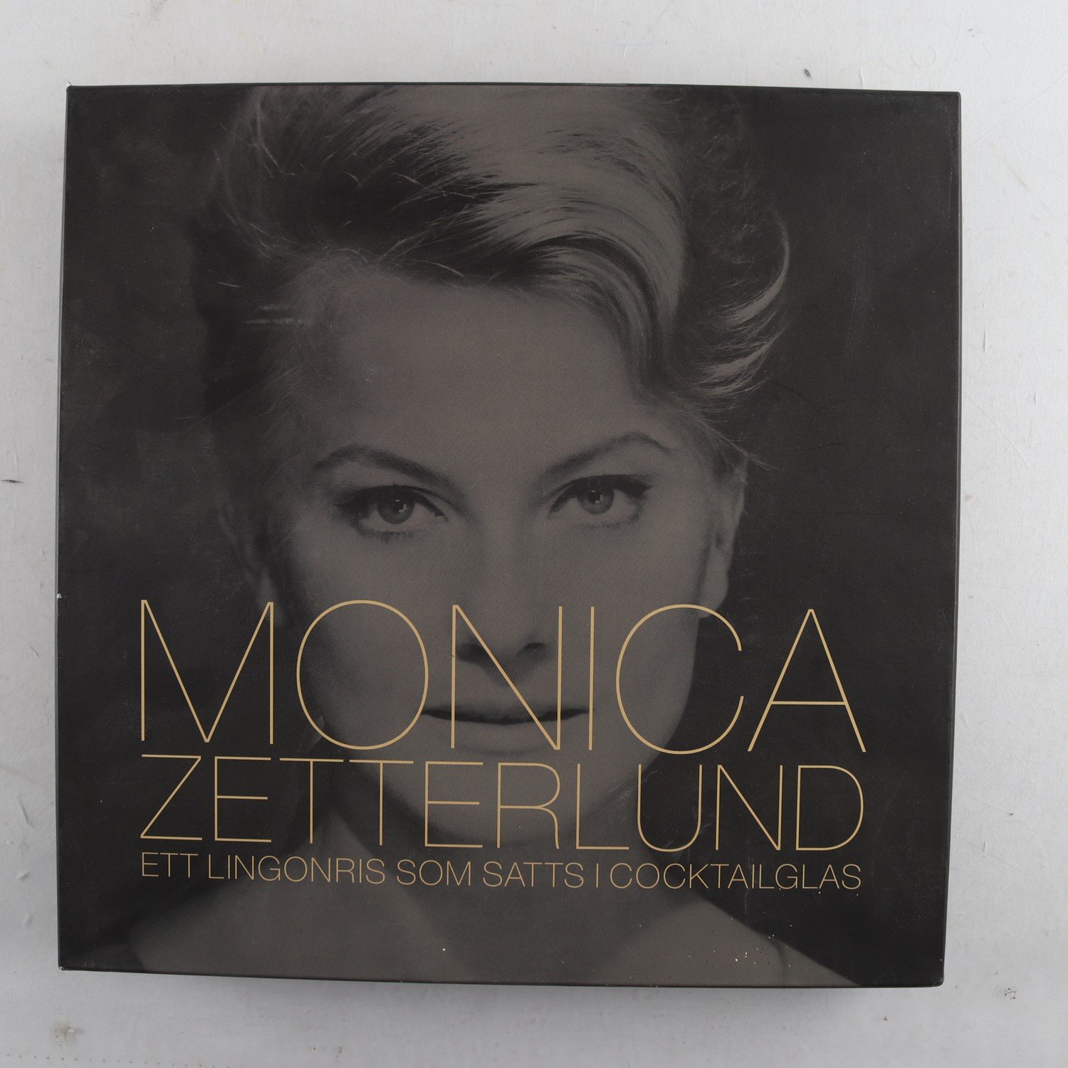 CD Monica Zetterlund, Ett lingonris som satts i cocktailglas