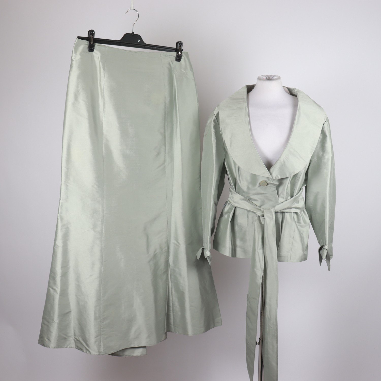 Dräkt, Ril´s, mintgrön, 100 % silk, stl. 46 kavaj, stl. 44 kjol
