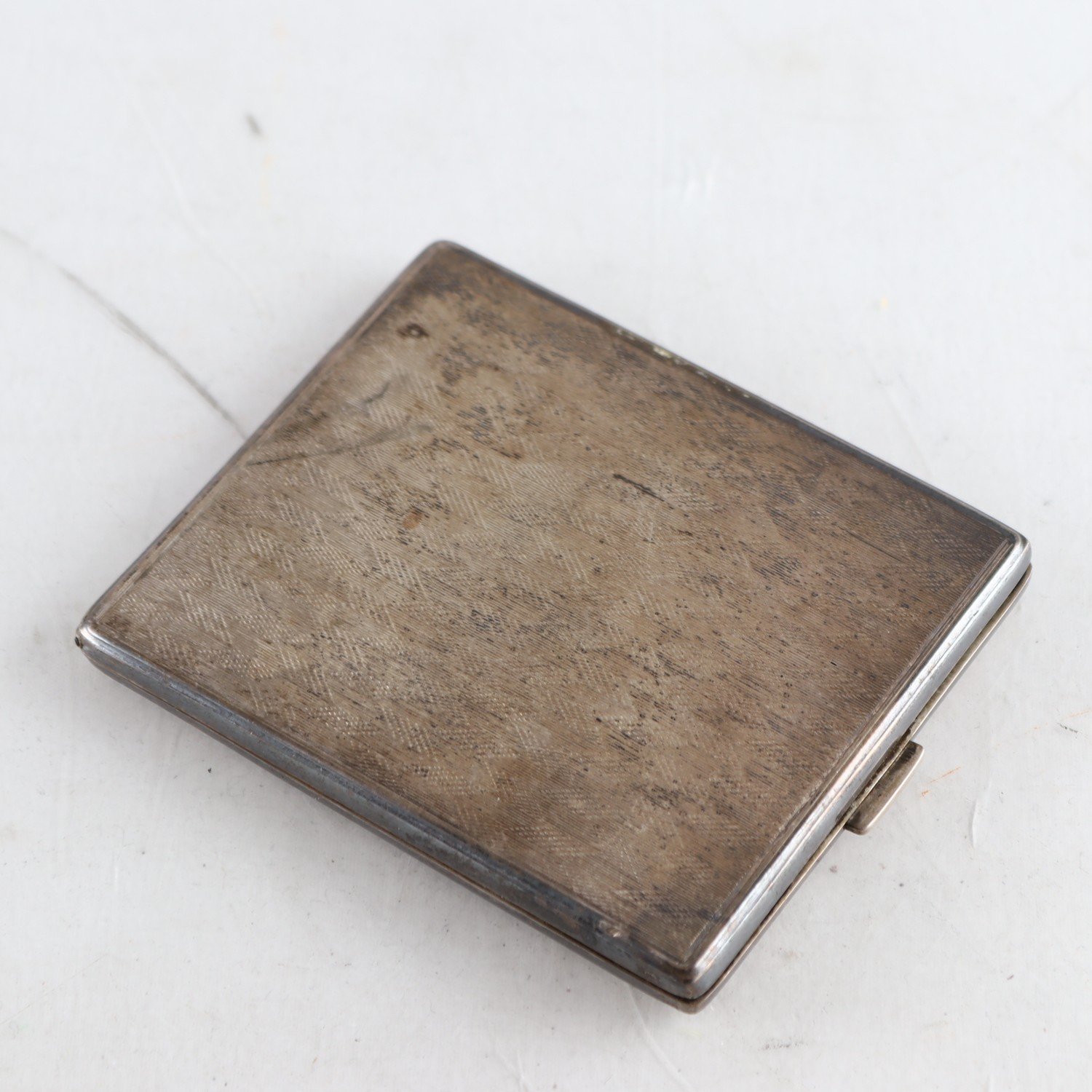 Cigarettetui, silver, GAB, Stockholm, kattfot, år 1937