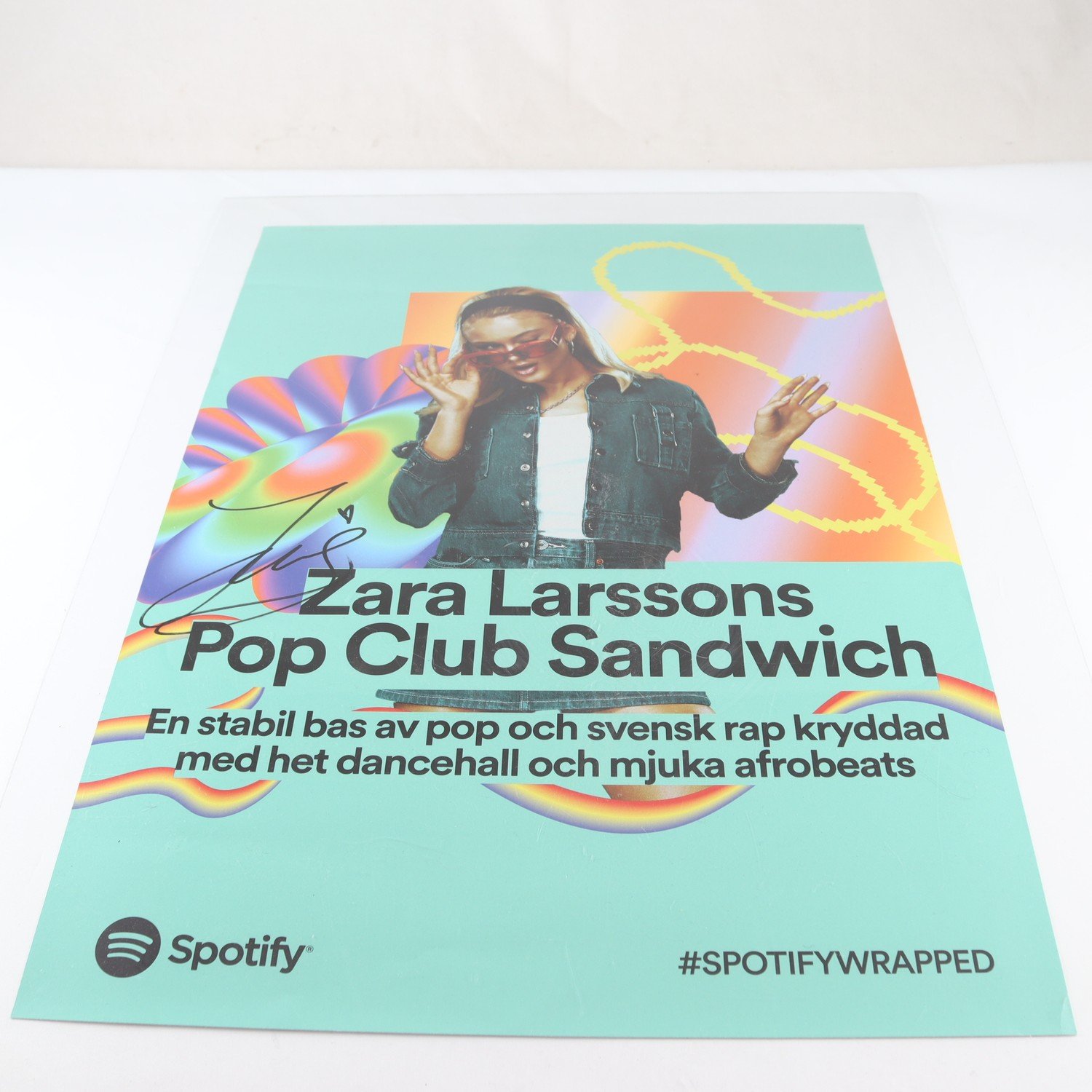 Poster, Zara Larsson, signerad. Samfraktas ej.