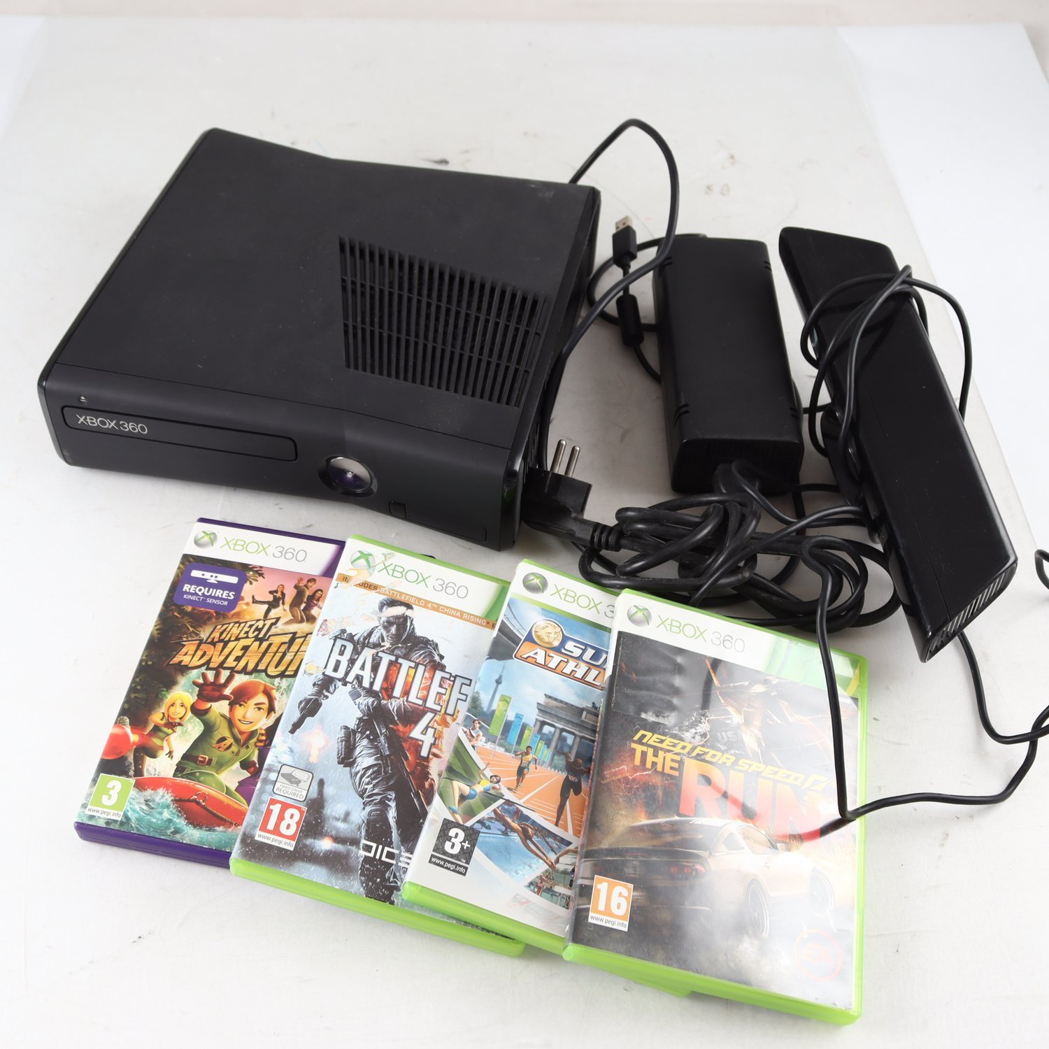 X-Box 360, Konsol, Med 4 Spel. Samfraktas ej.