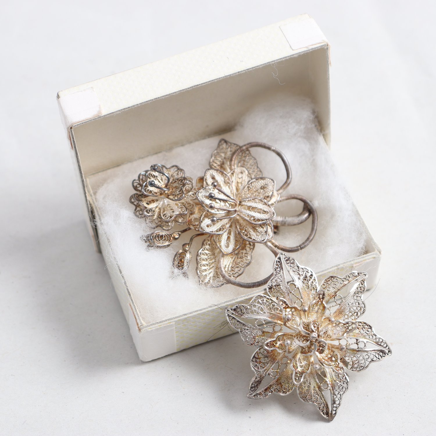 Broscher, silver, filigran, blommor, vintage, vikt: 16,5g