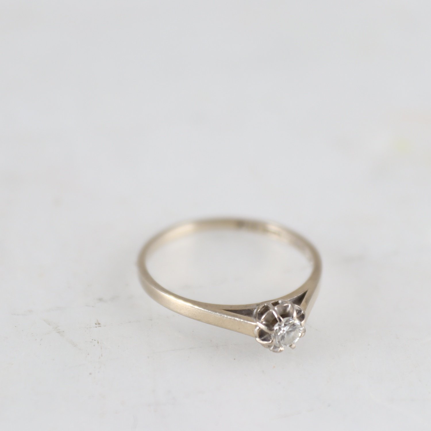 Ring, vitguld 18K, stenar, brv: 1,6 g