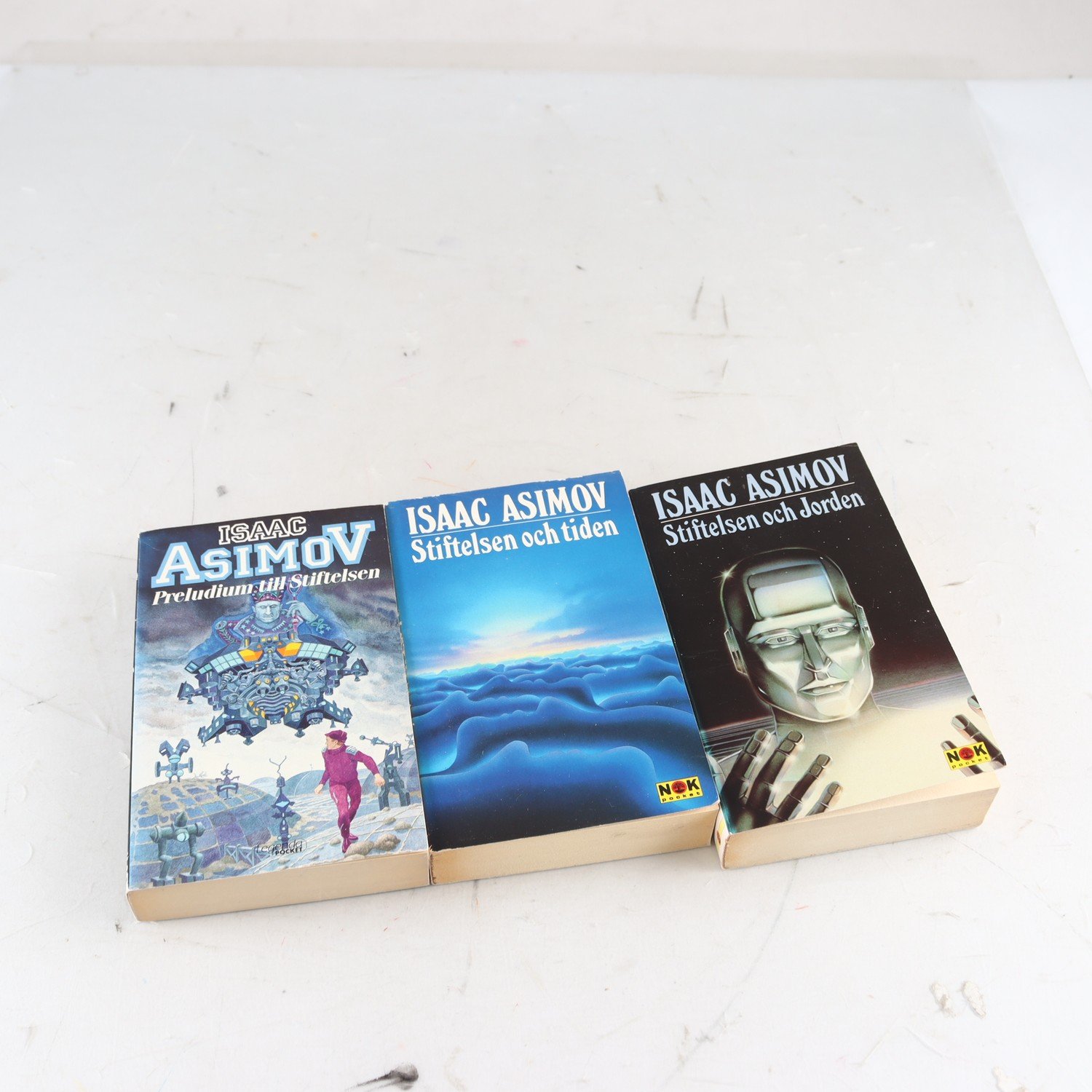 Isaac Asimov, Preludium till Stiftelsen, Stiftelsen & Jorden, Stiftelsen & tiden