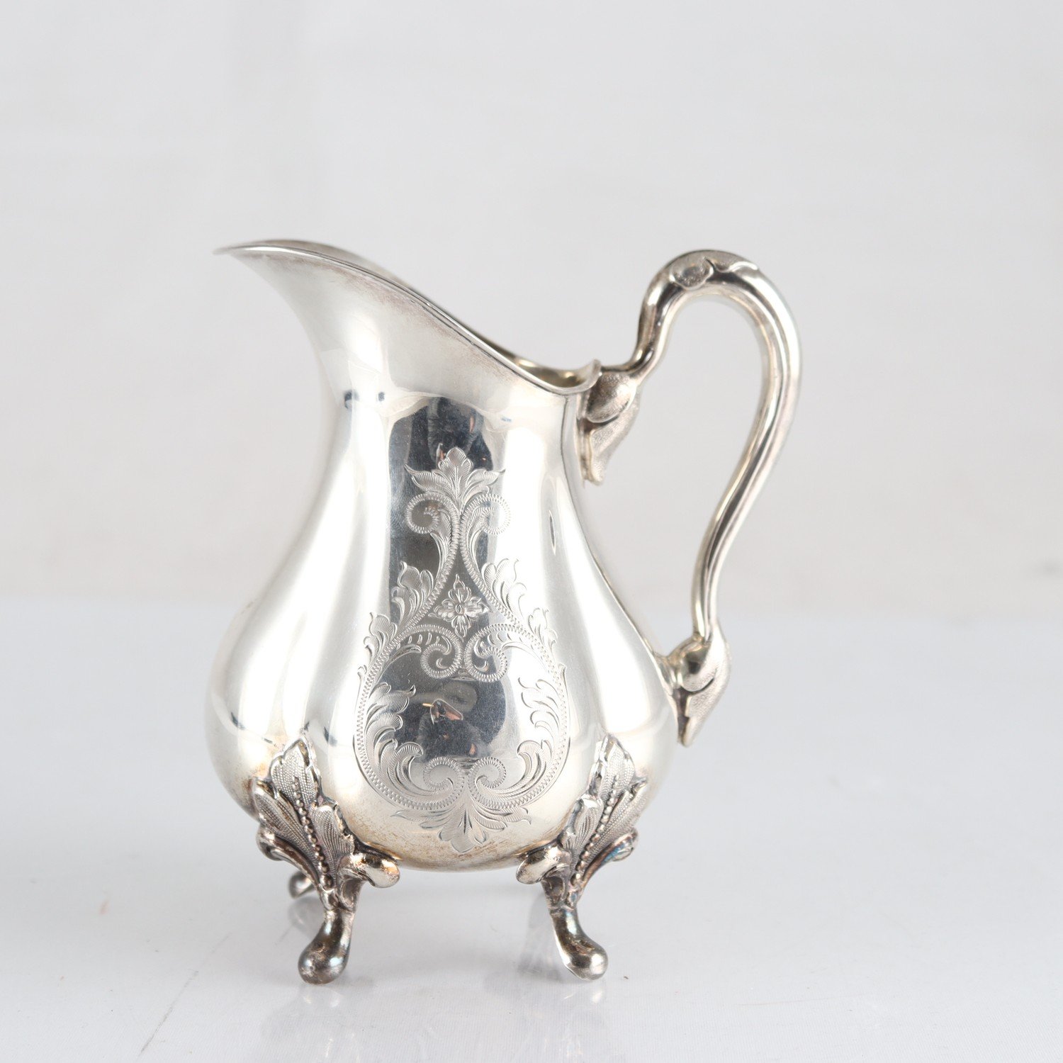 Mjölkkanna, silver, kattfot, 1902