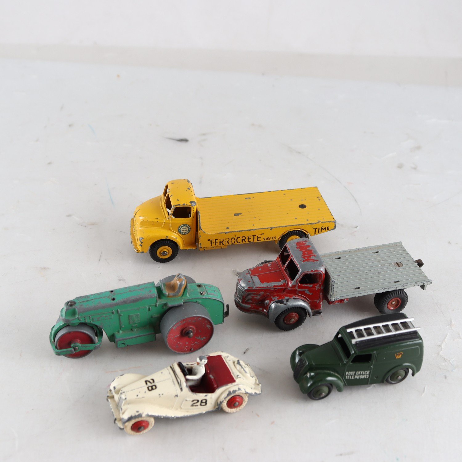 Bilar, Dinky toys, 5st.