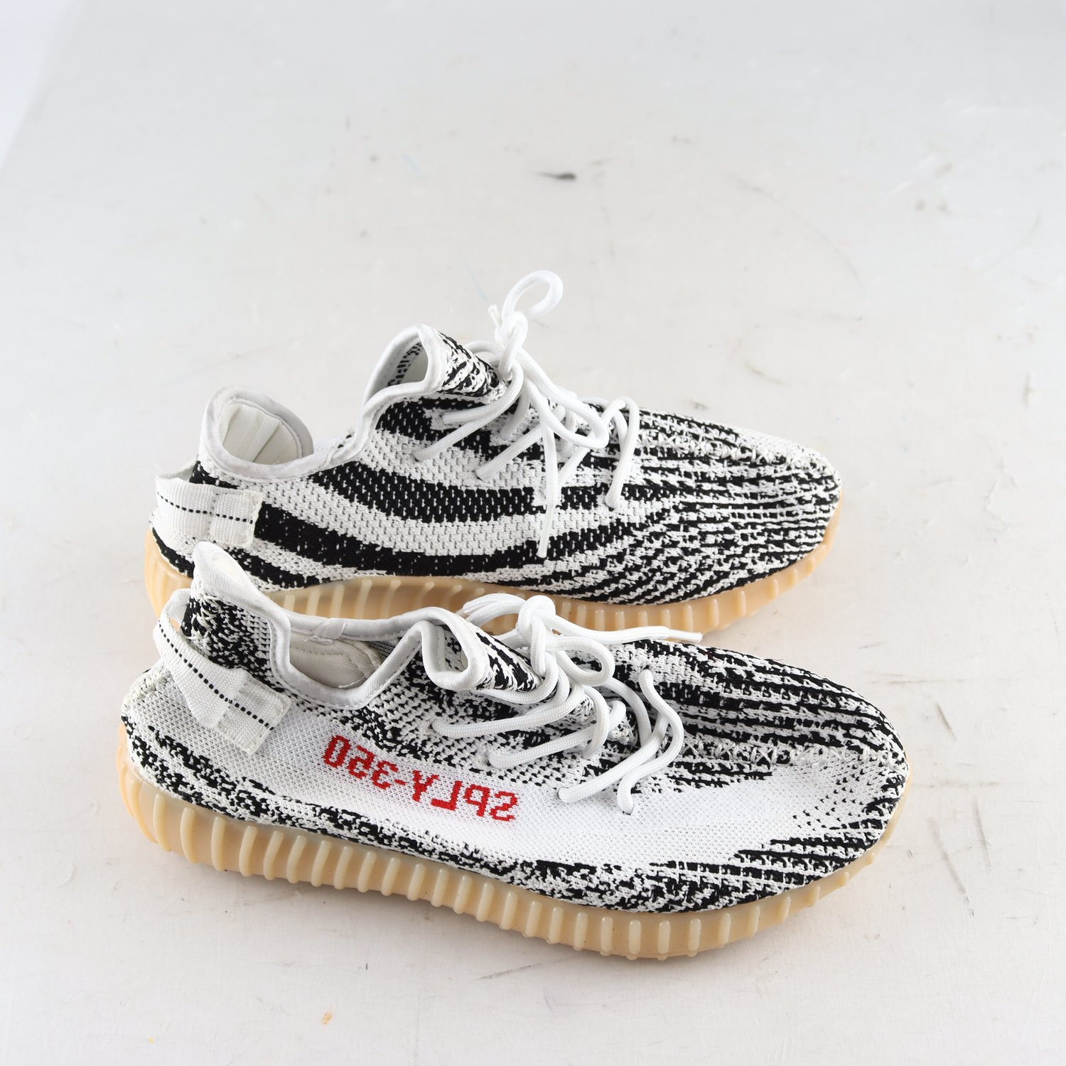 Sneakers, Adidas Yeezy, svart, vit, stl. 8 ½ (42)