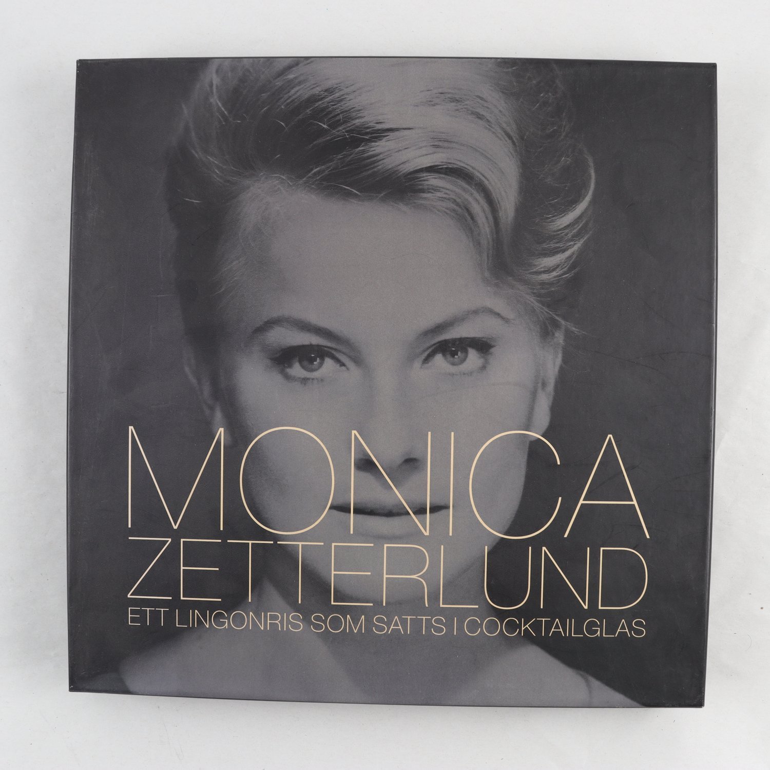 CD Monica Zetterlund, Ett Lingonris Som Satts I Cocktailglas