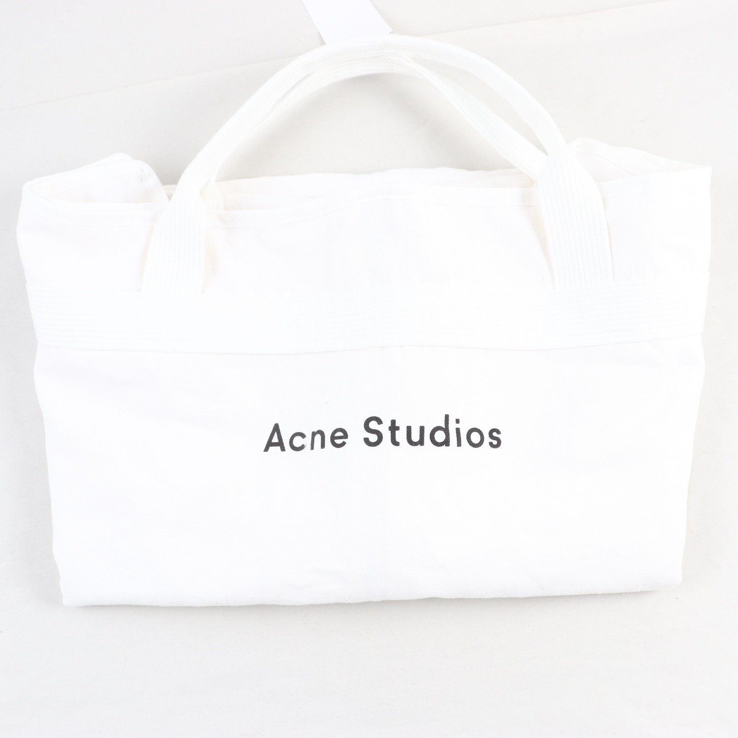 Resegarderob, Acne Studios