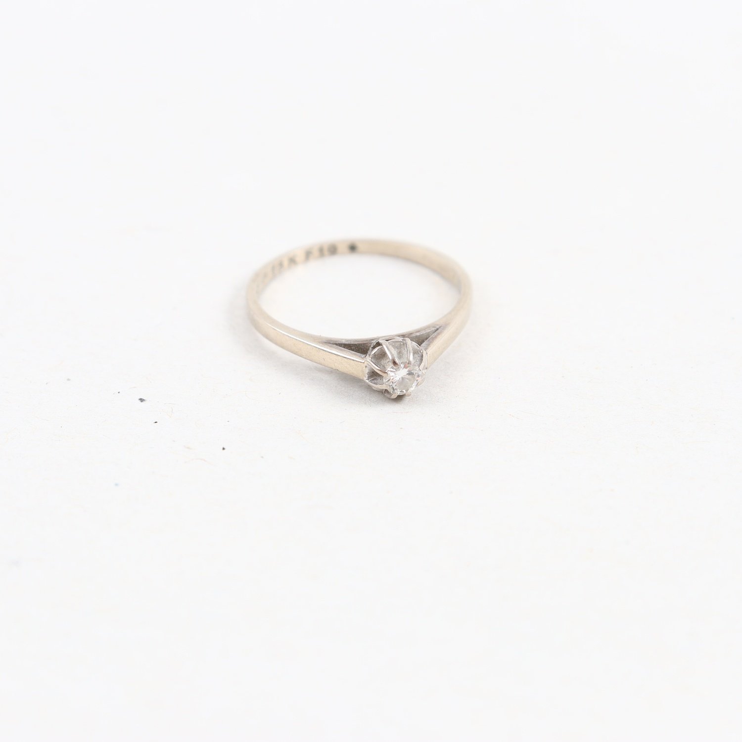 Ring, vitguld 18K, med diamant 0,08ct, vikt: 1,6g