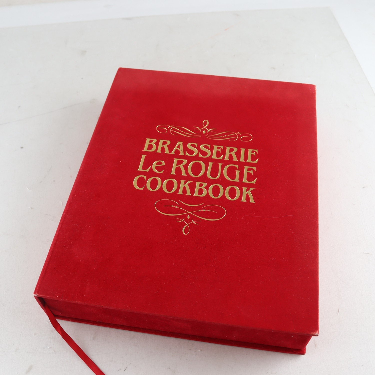 Kokbok, Brasserie Le Rouge cookbook, sammetsband