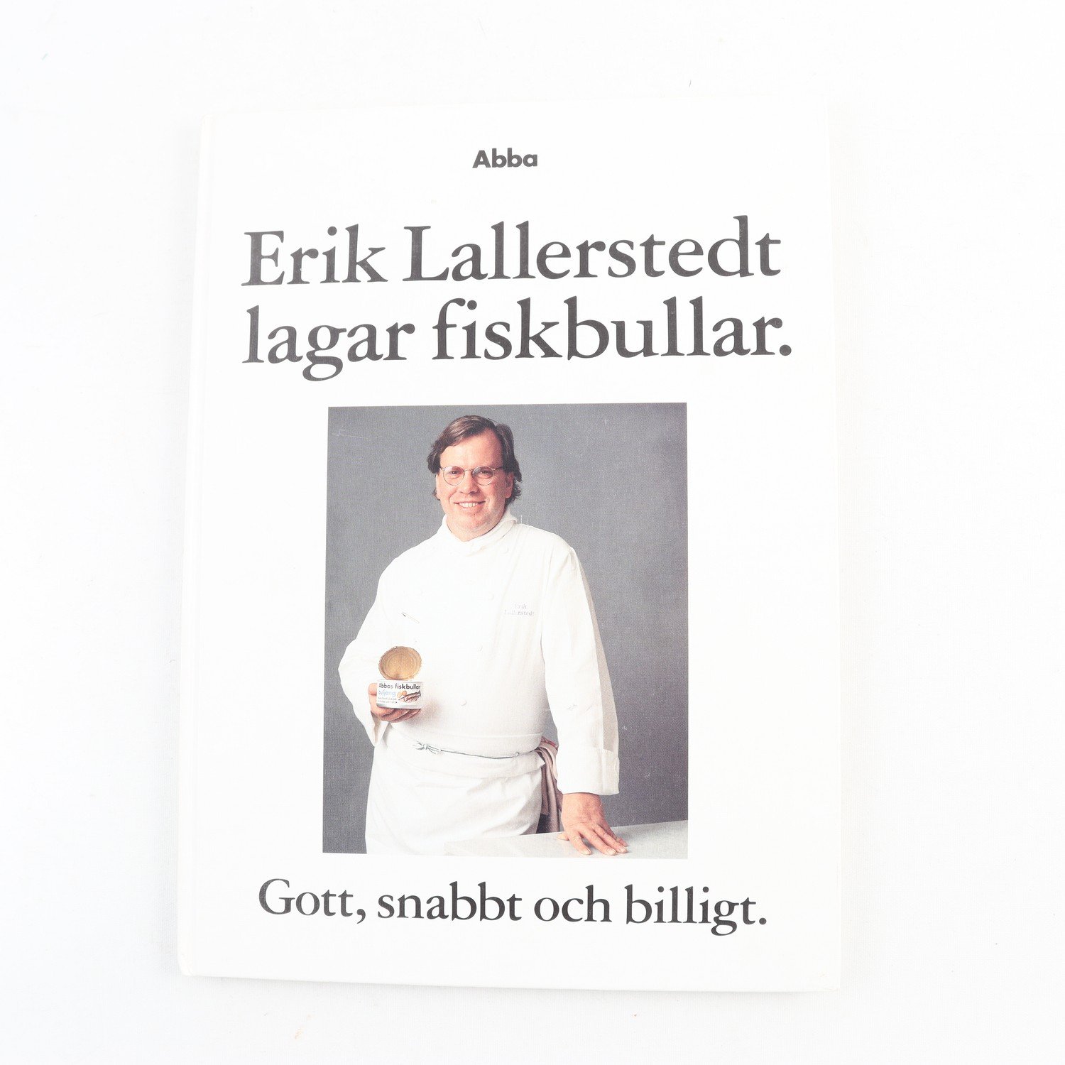 Erik Lallerstedt lagar fiskbullar. Gott, snabbt och billigt.