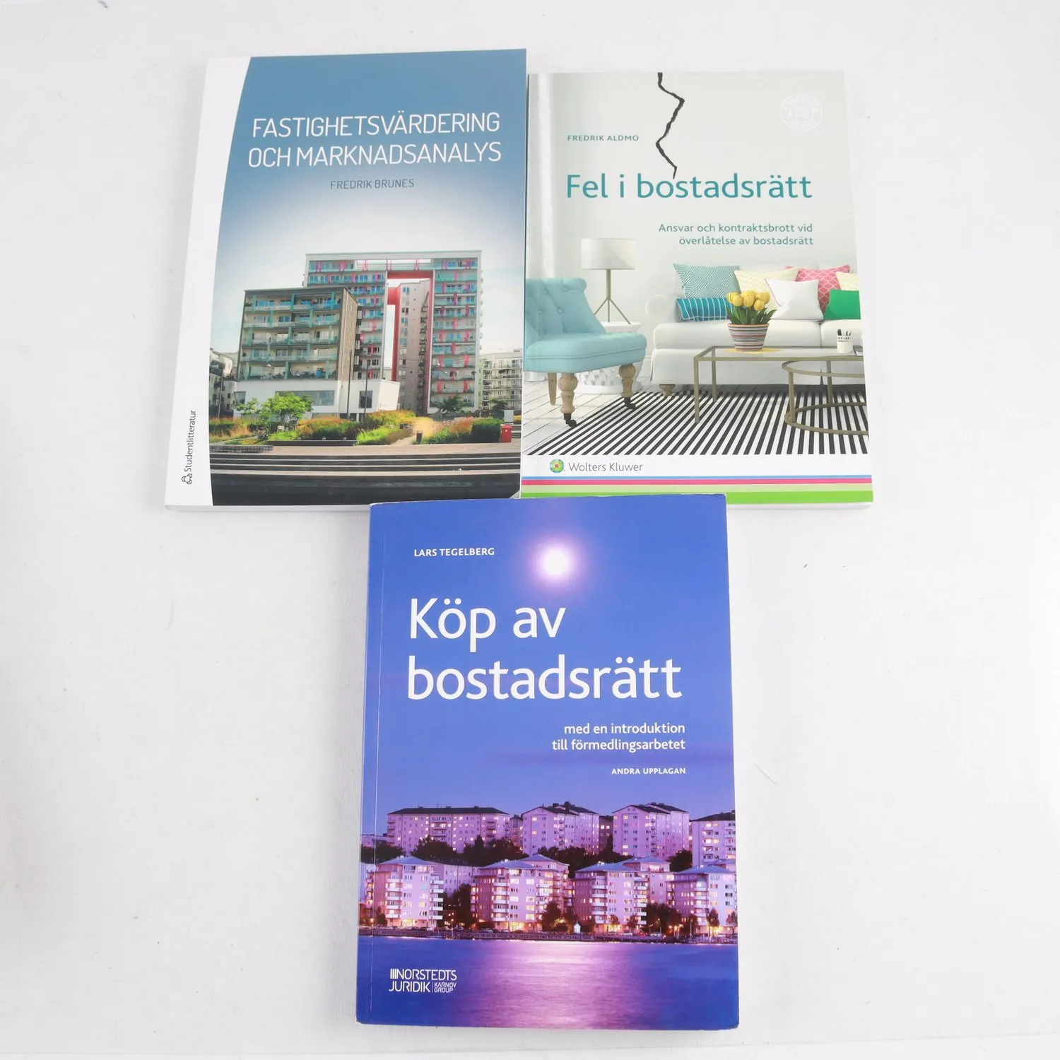 Kurslitteratur om bostadsrätter och fastighetsrätt, 6 vol. Samfraktas ej