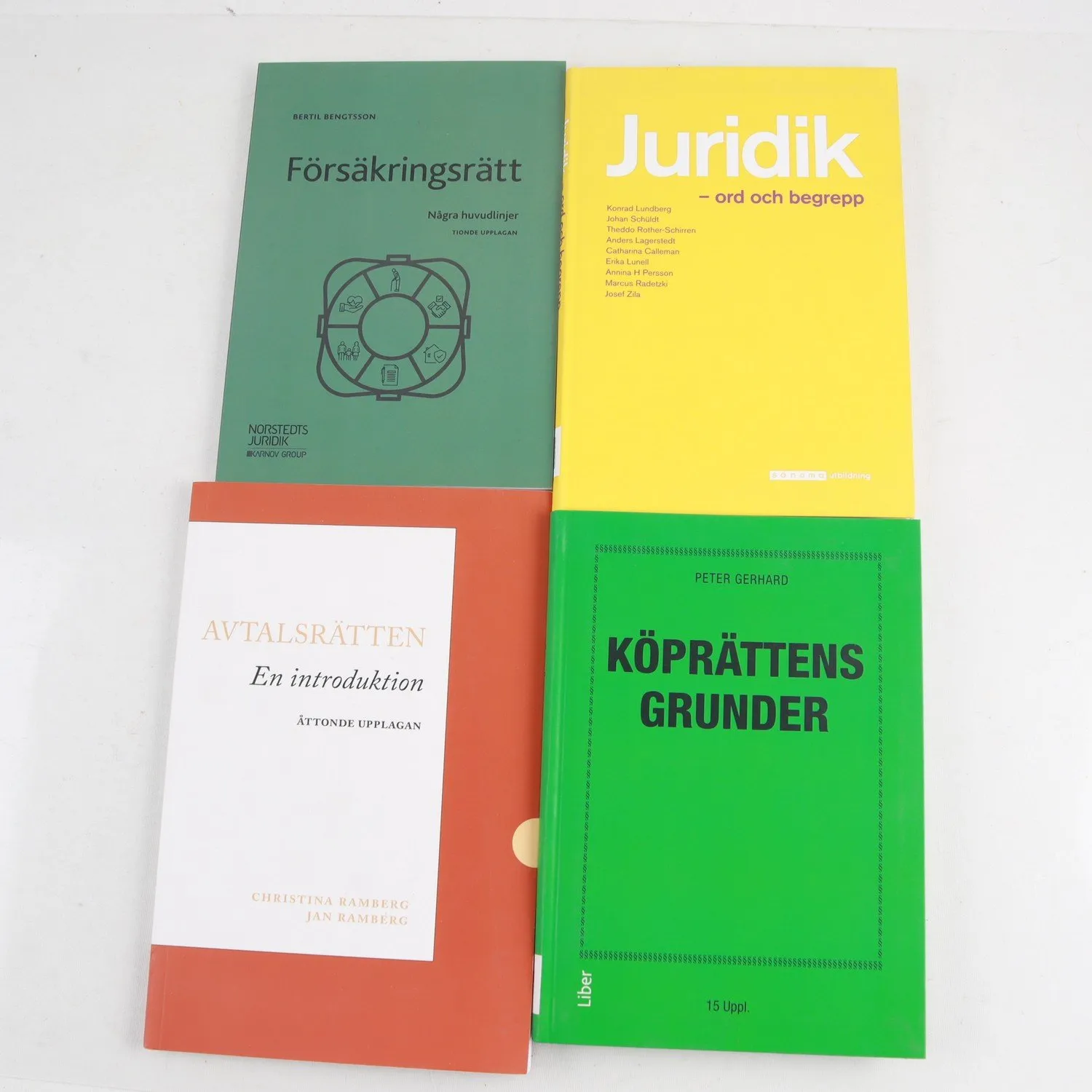 Kurslitteratur i juridik, 7 volymer. Samfraktas ej