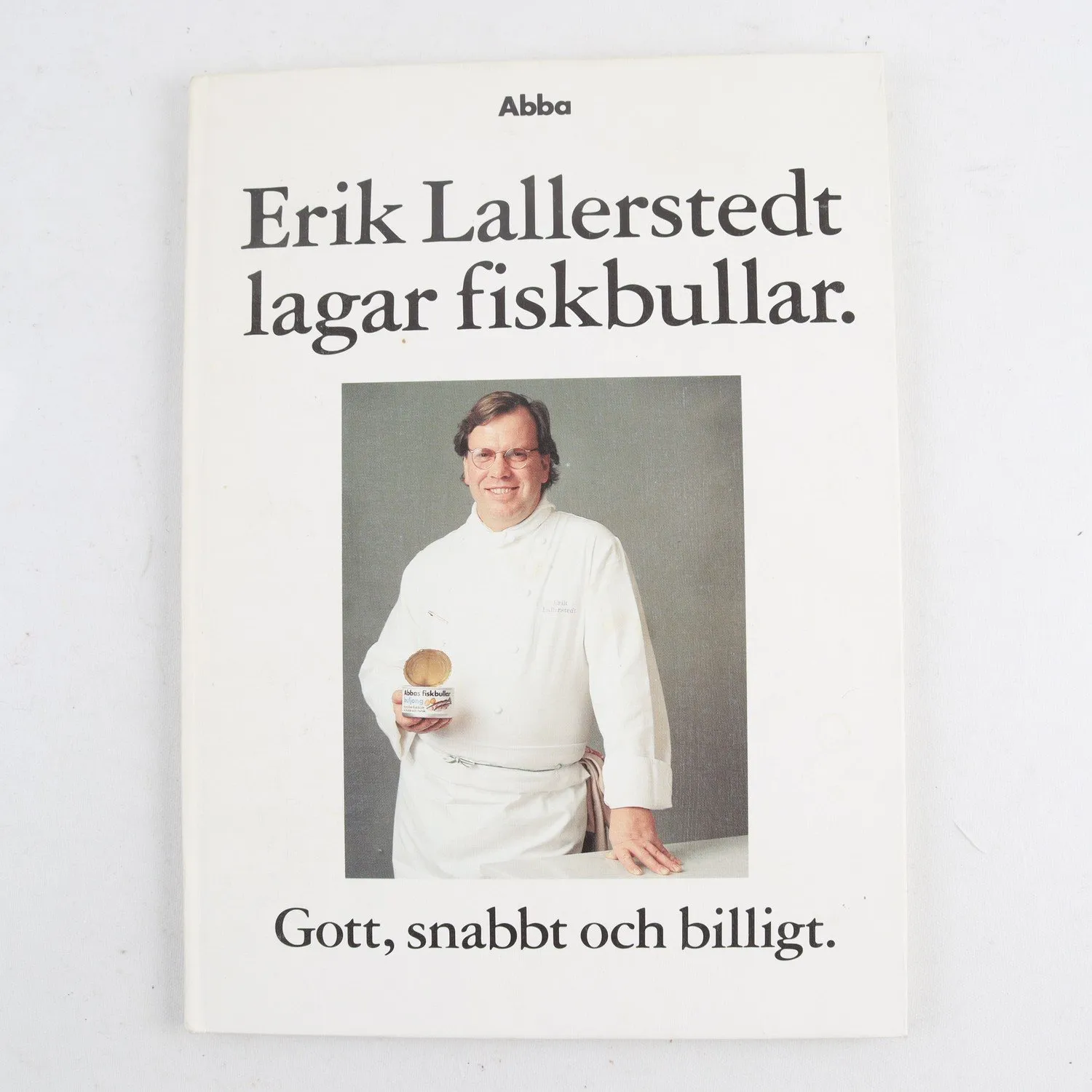 Erik Lallerstedt lagar fiskbullar: Gott, snabbt och billigt.