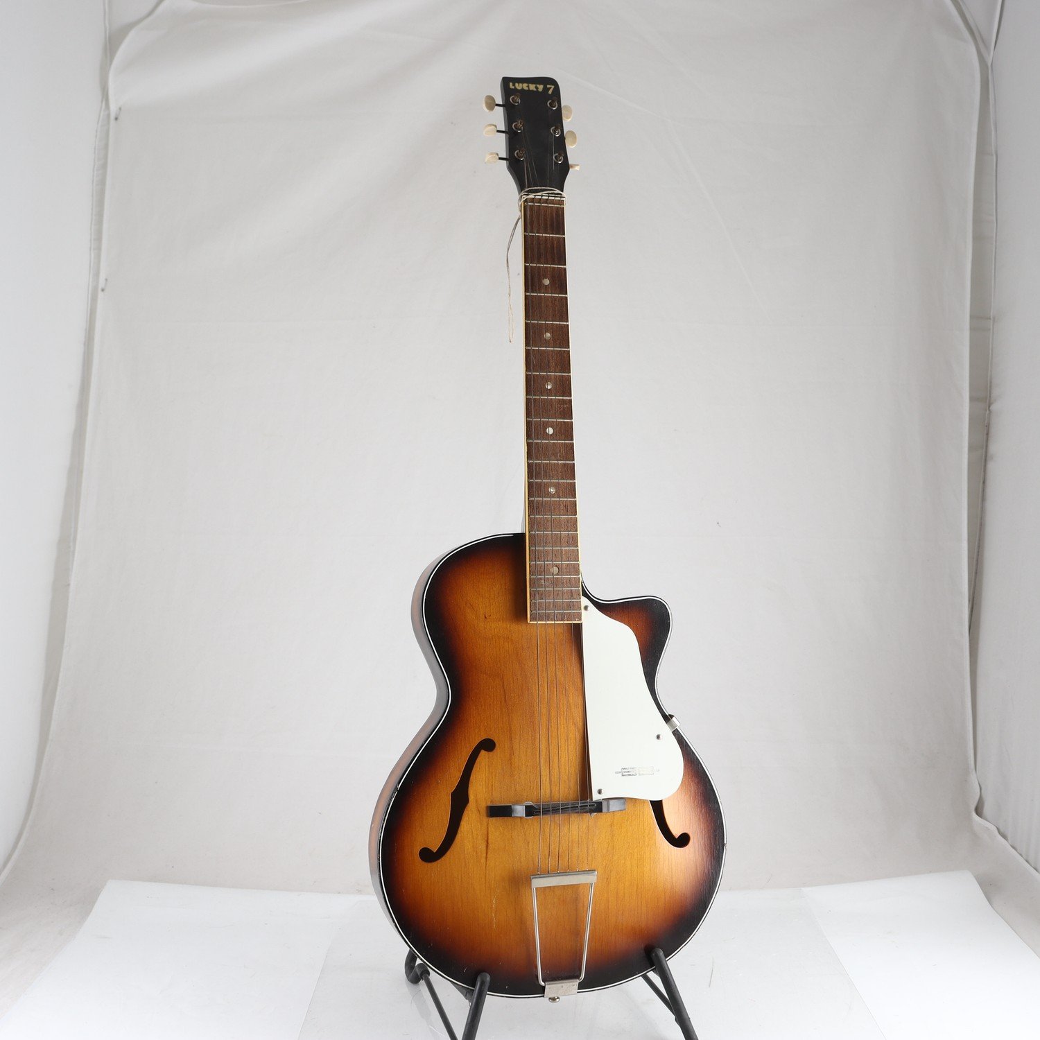 Akustisk gitarr, Lucky 7, Egmond, 1950/60-tal. Endast avhämtning.