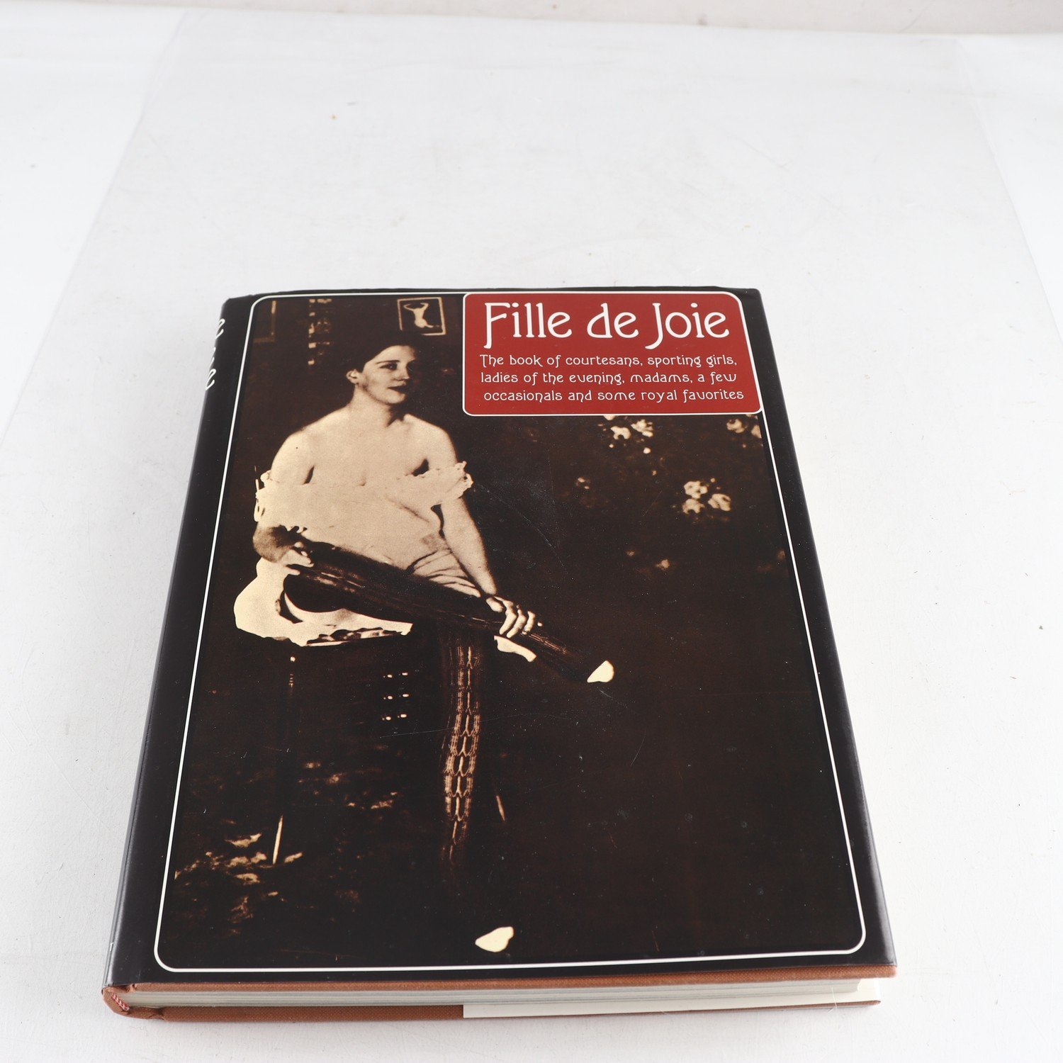 Bok, Fille De Joie