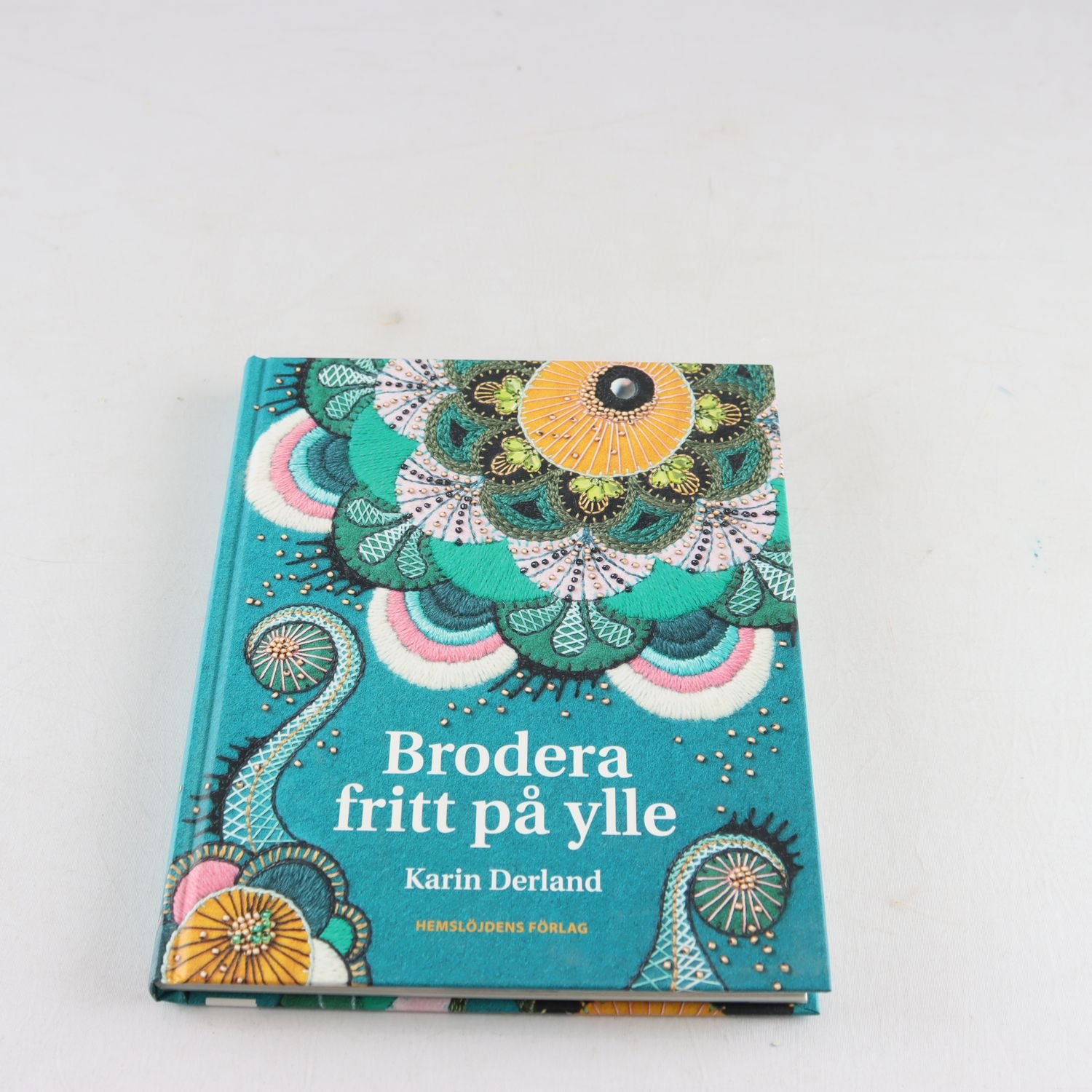 Brodera fritt på ylle, Karin Derland