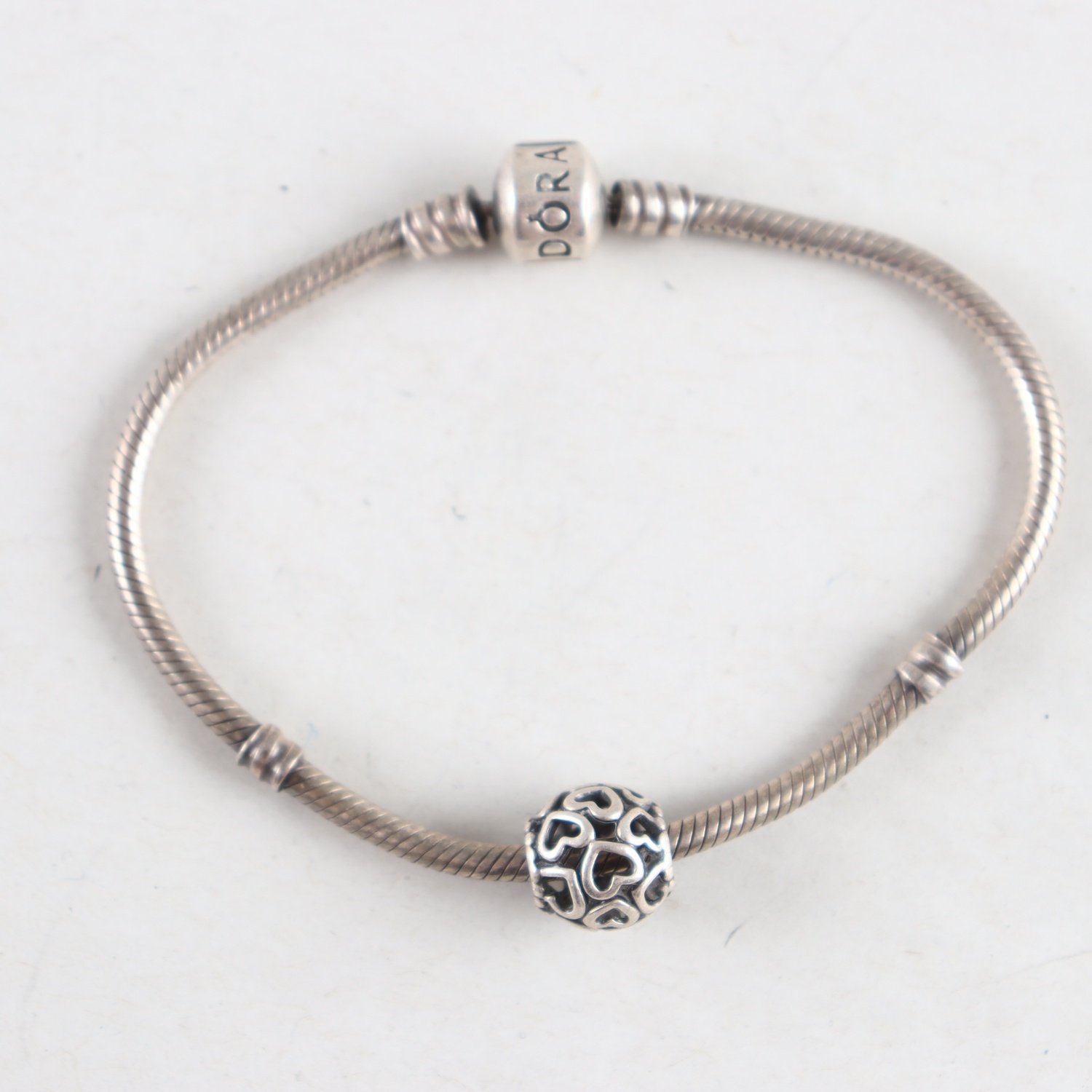 Armband, Pandora, silver, en berlock, vikt: 16,6g